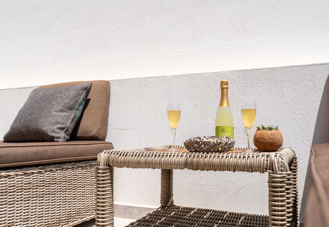 Apartamento em Guia - Vitismar com piscinas e Jardim