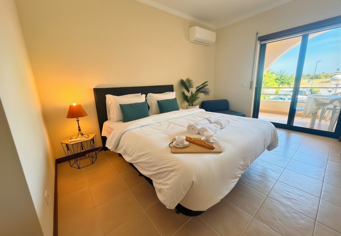 Apartamento em Guia - Cosy Nest Salgados — 1-Bed Retreat near the Beach