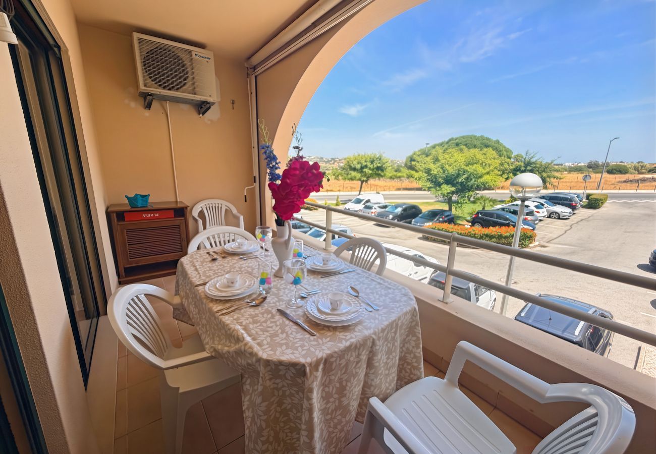 Apartamento em Guia - Cosy Nest Salgados — 1-Bed Retreat near the Beach