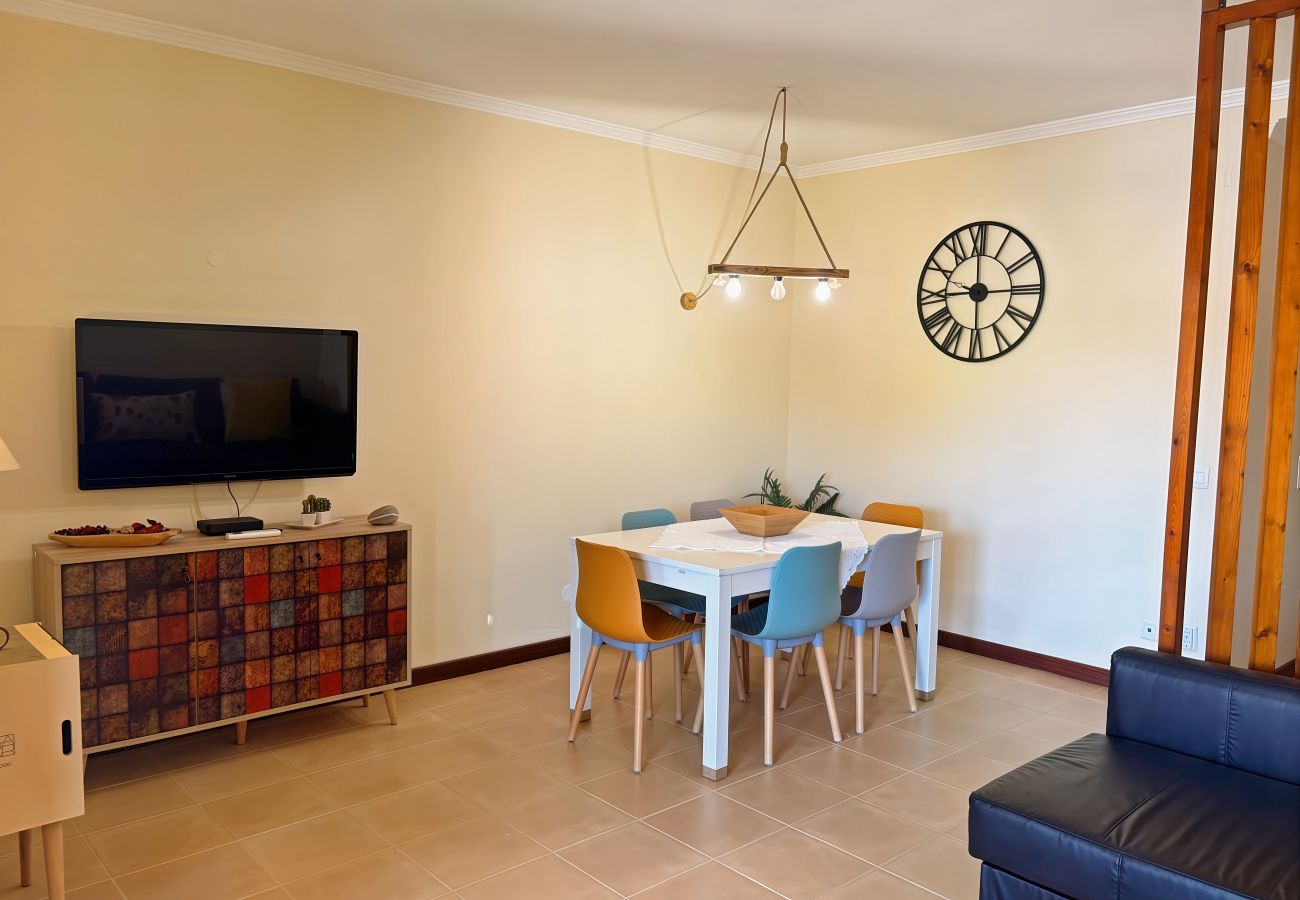 Apartamento em Guia - Cosy Nest Salgados — 1-Bed Retreat near the Beach