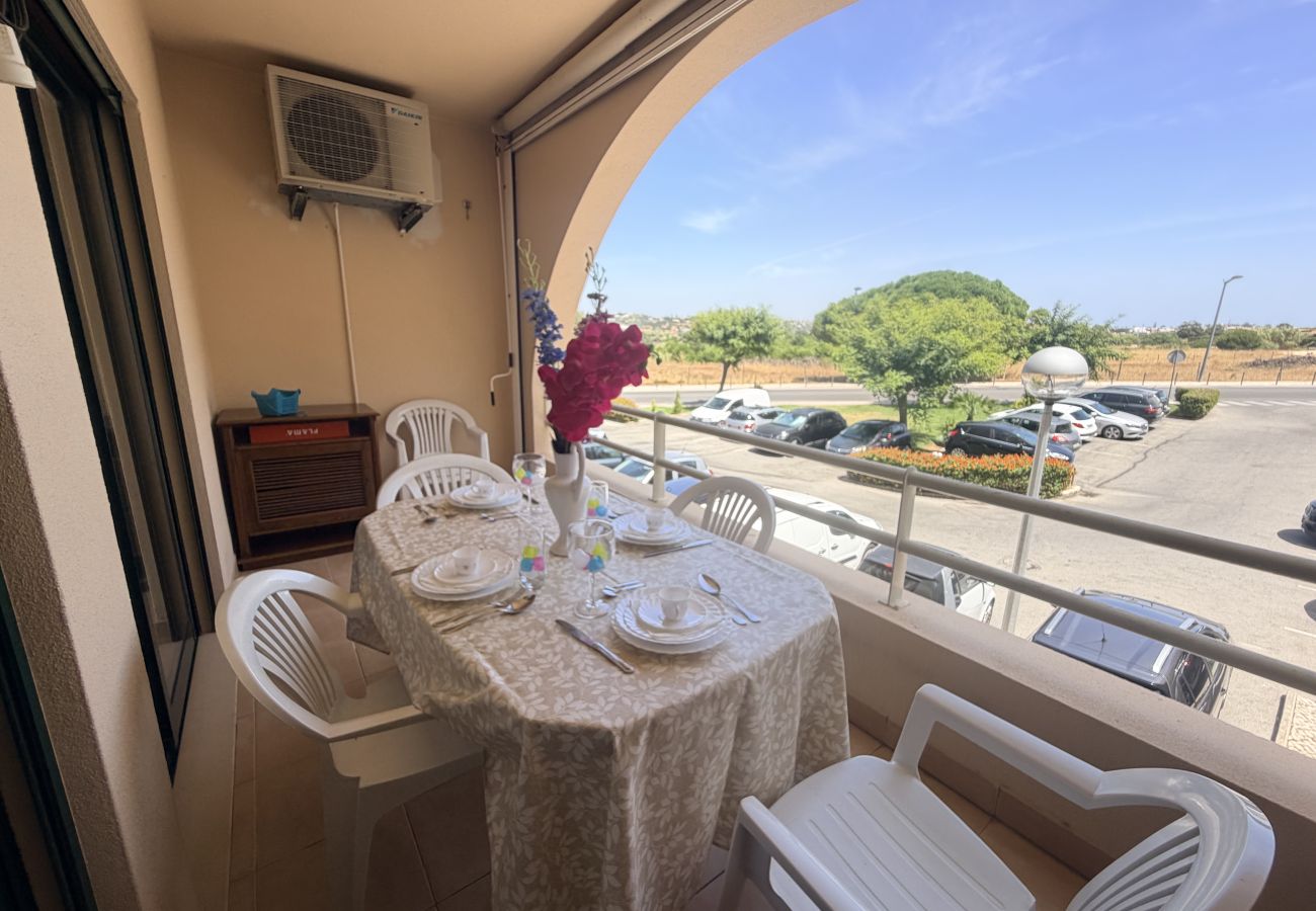 Apartamento em Guia - Cosy Nest Salgados — 1-Bed Retreat near the Beach
