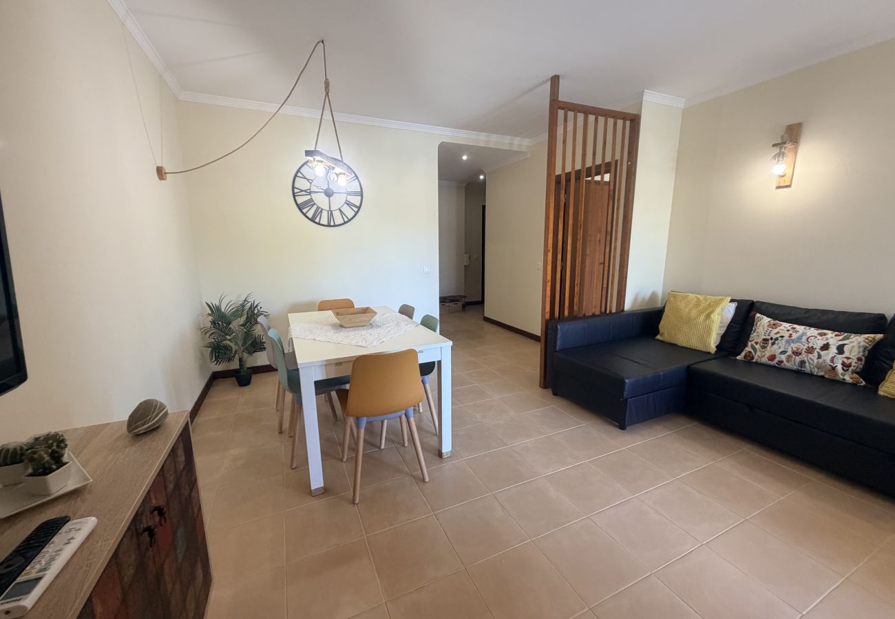 Apartamento em Guia - Cosy Nest Salgados — 1-Bed Retreat near the Beach