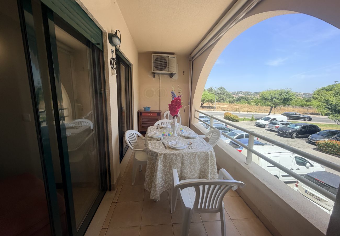 Apartamento em Guia - Cosy Nest Salgados — 1-Bed Retreat near the Beach