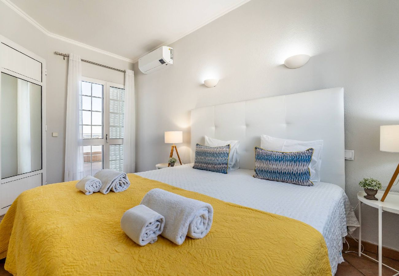 Villa in Galé - Pet-Friendly with Private Pool Close to the Beach
