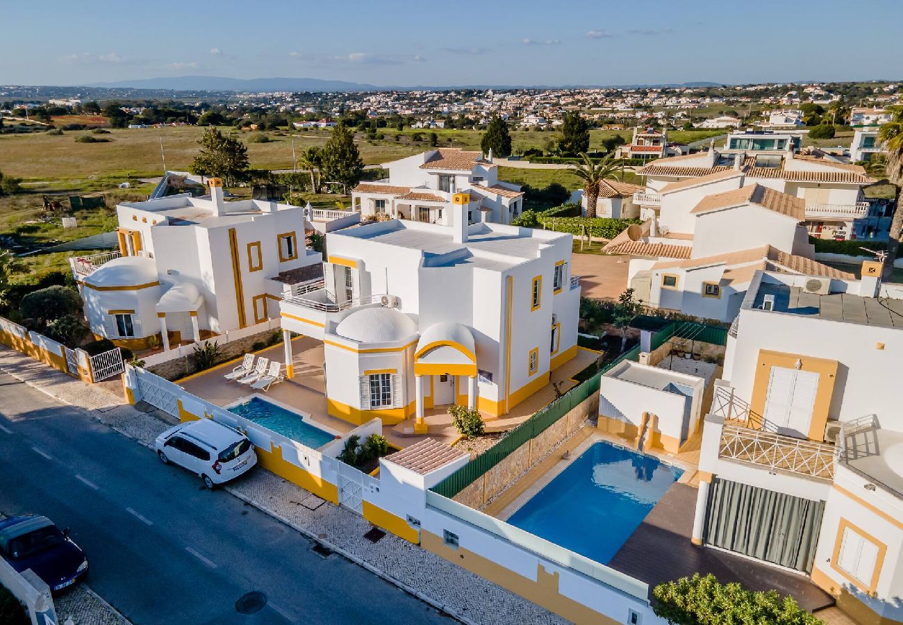 Villa in Galé - Pet-Friendly with Private Pool Close to the Beach