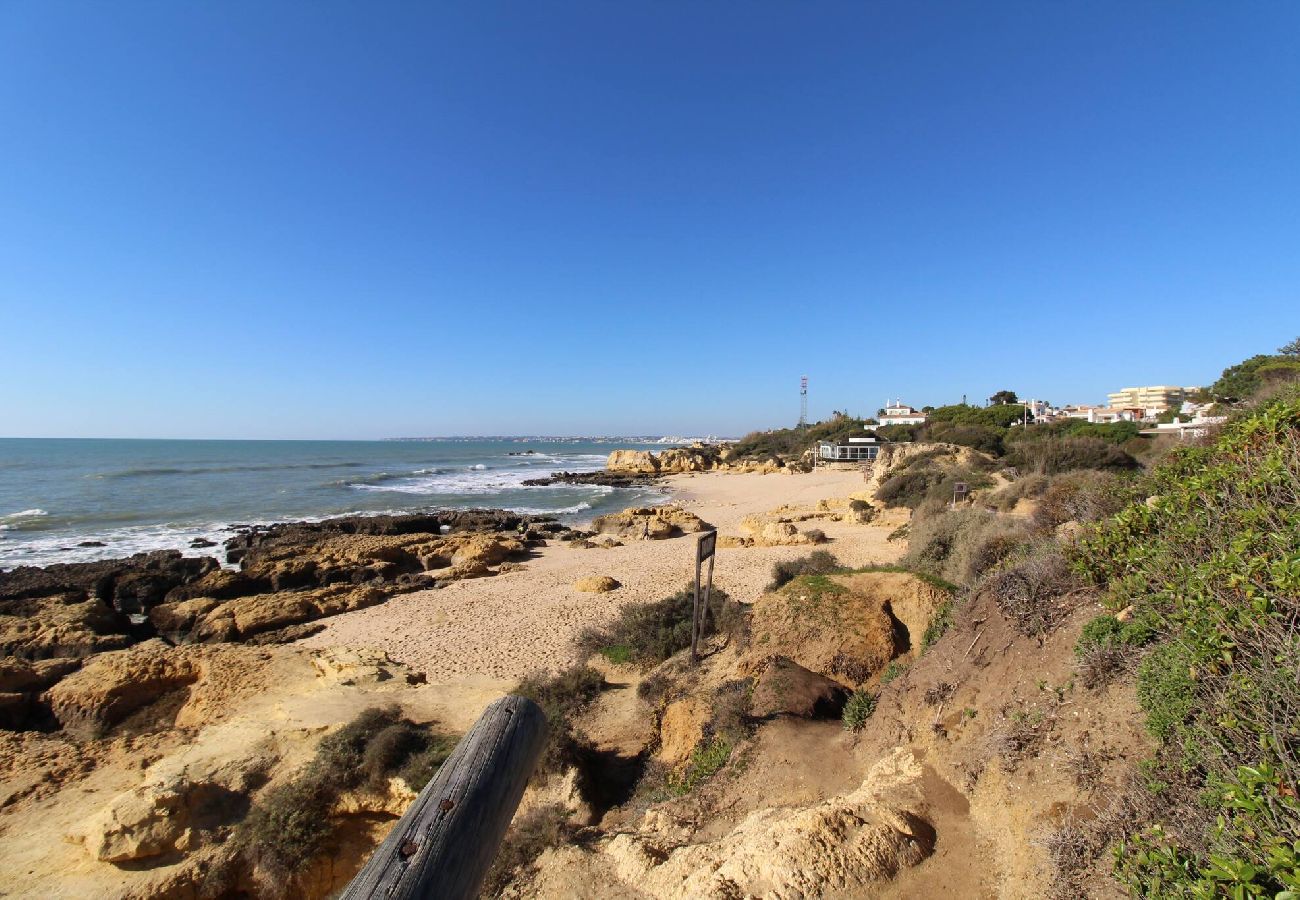 Villa in Galé - Pet-Friendly with Private Pool Close to the Beach