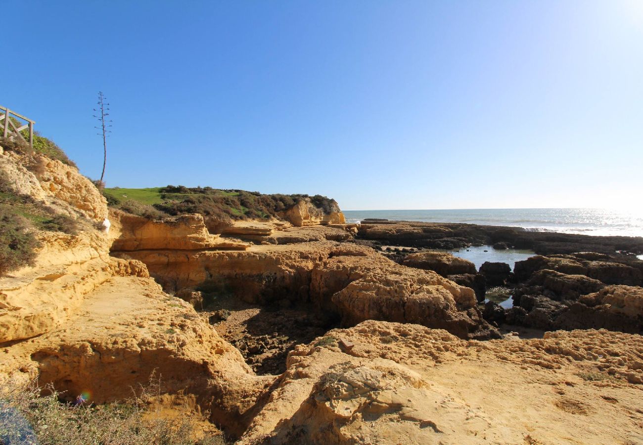 Villa in Galé - Pet-Friendly with Private Pool Close to the Beach