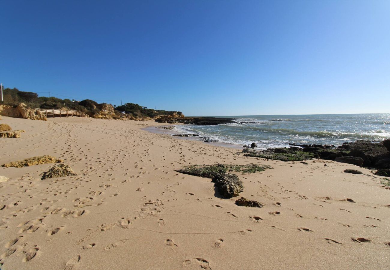 Villa in Galé - Pet-Friendly with Private Pool Close to the Beach
