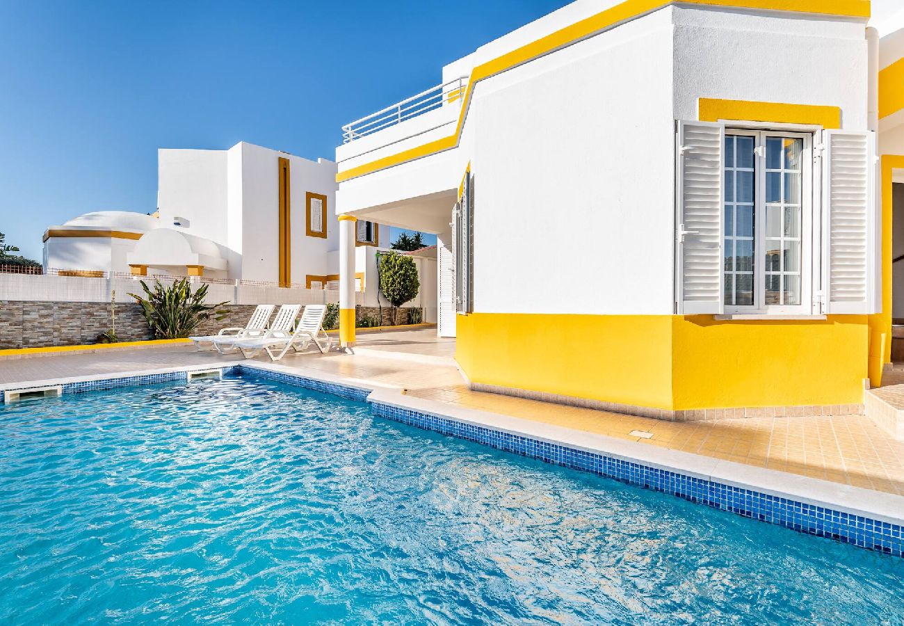 Villa in Galé - Pet-Friendly with Private Pool Close to the Beach