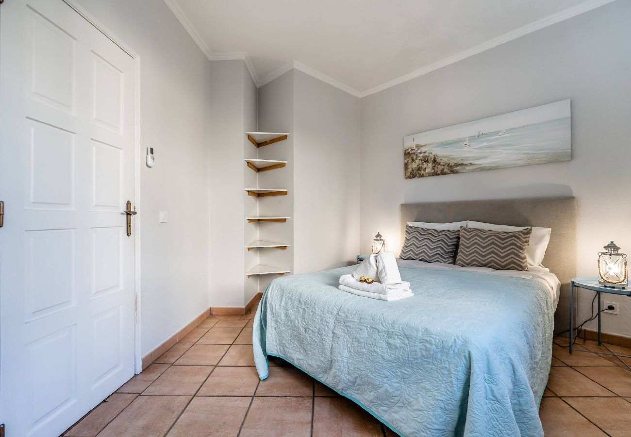 Villa in Galé - Pet-Friendly with Private Pool Close to the Beach
