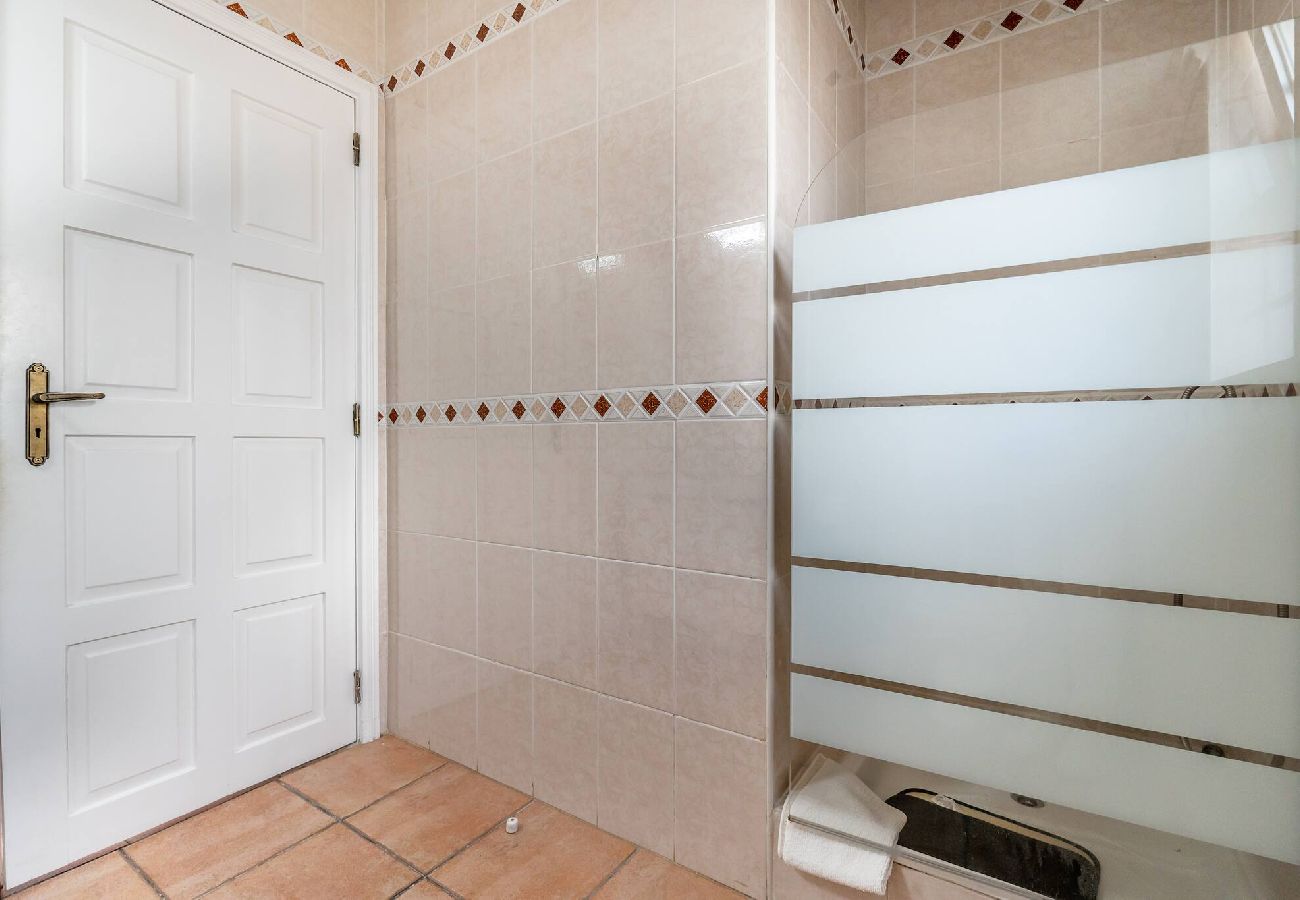 Villa in Galé - Pet-Friendly with Private Pool Close to the Beach