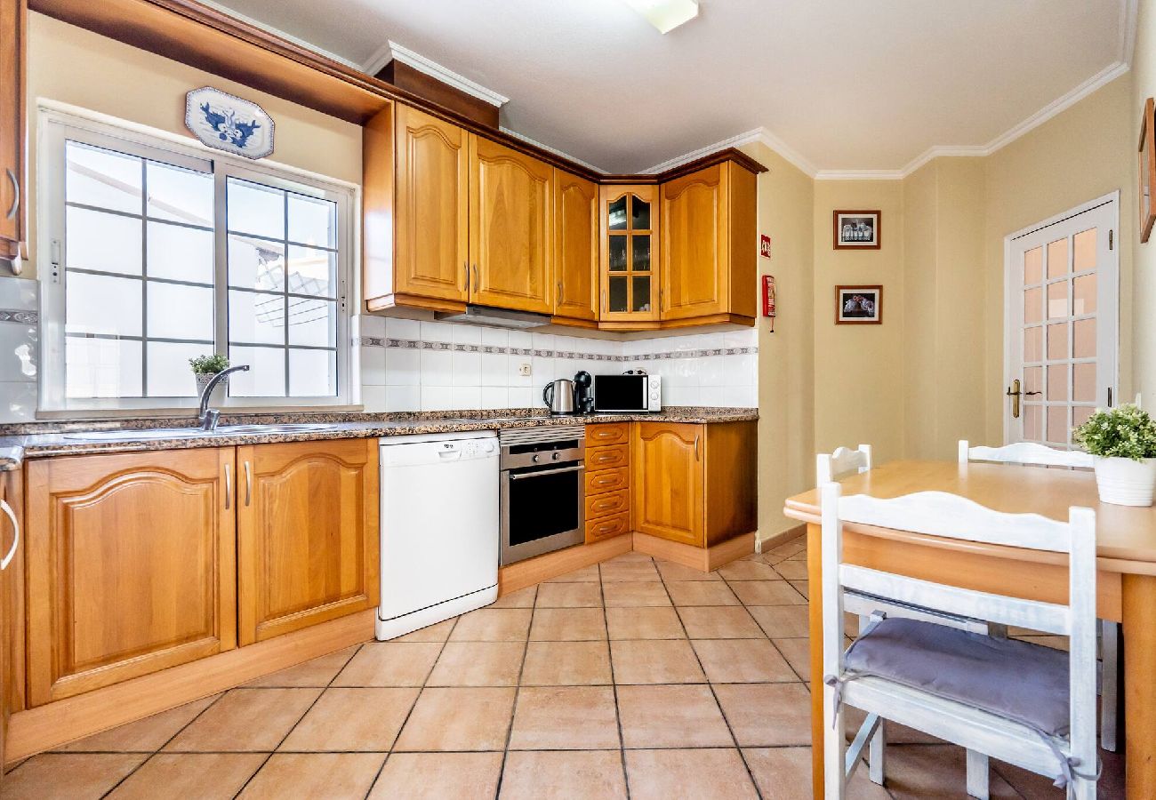 Villa in Galé - Pet-Friendly with Private Pool Close to the Beach