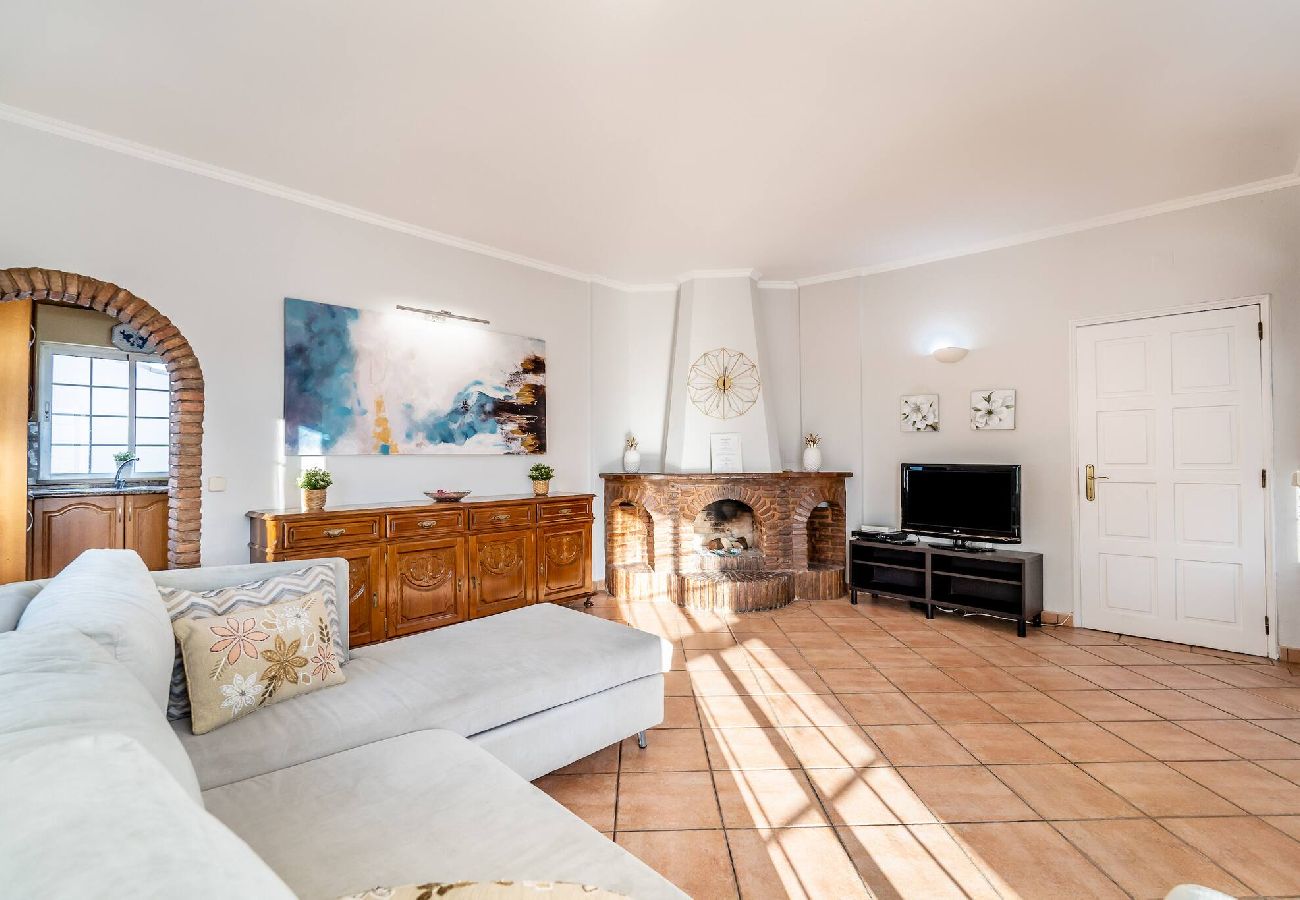 Villa in Galé - Pet-Friendly with Private Pool Close to the Beach