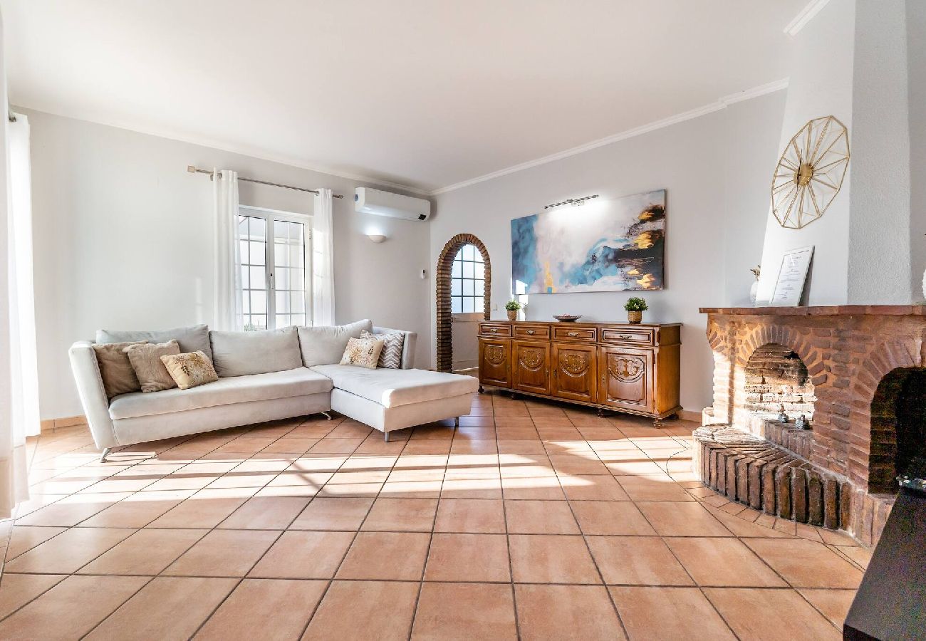 Villa in Galé - Pet-Friendly with Private Pool Close to the Beach
