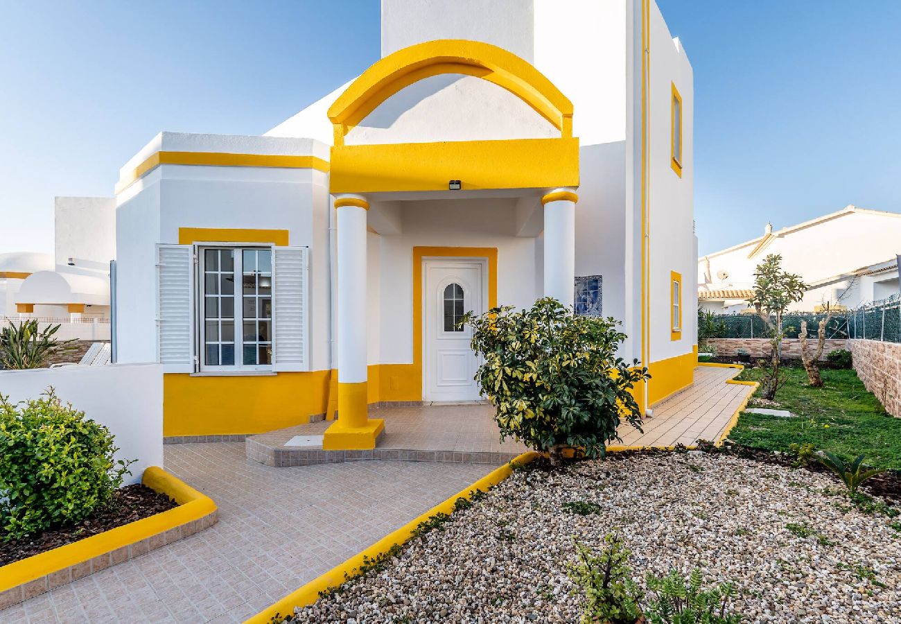 Villa in Galé - Pet-Friendly with Private Pool Close to the Beach