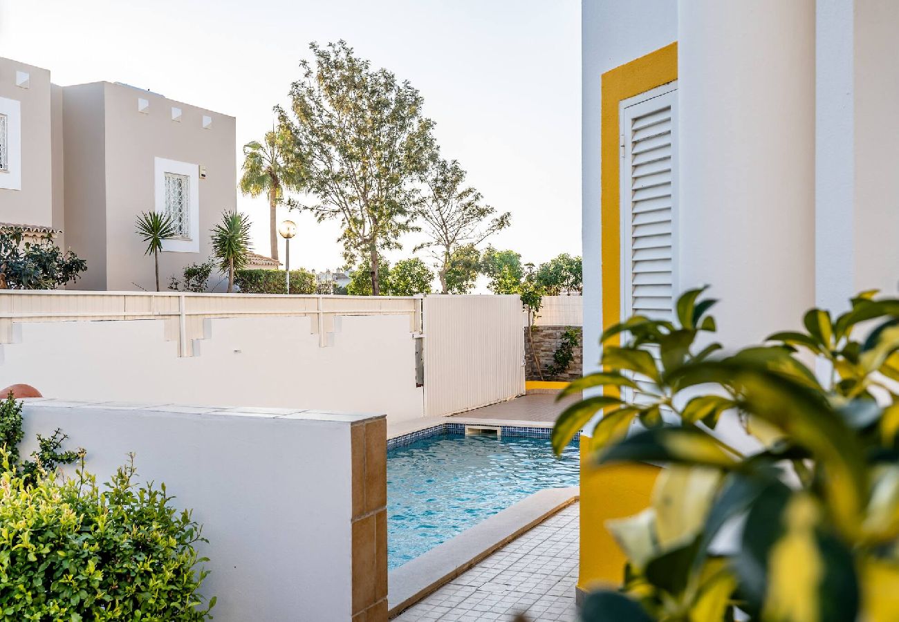 Villa in Galé - Pet-Friendly with Private Pool Close to the Beach