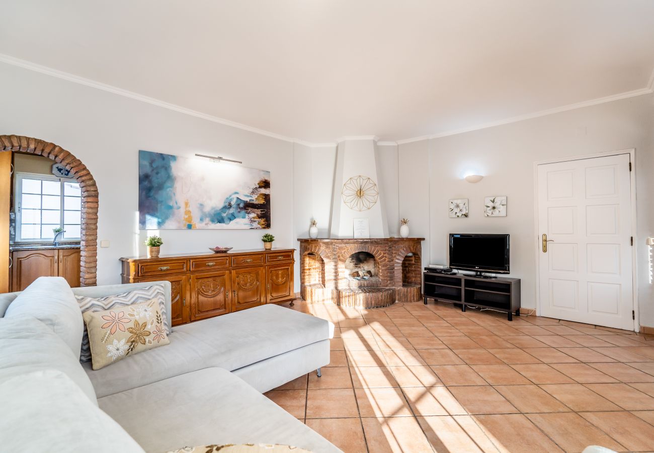 Villa in Galé - Pet-Friendly with Private Pool Close to the Beach