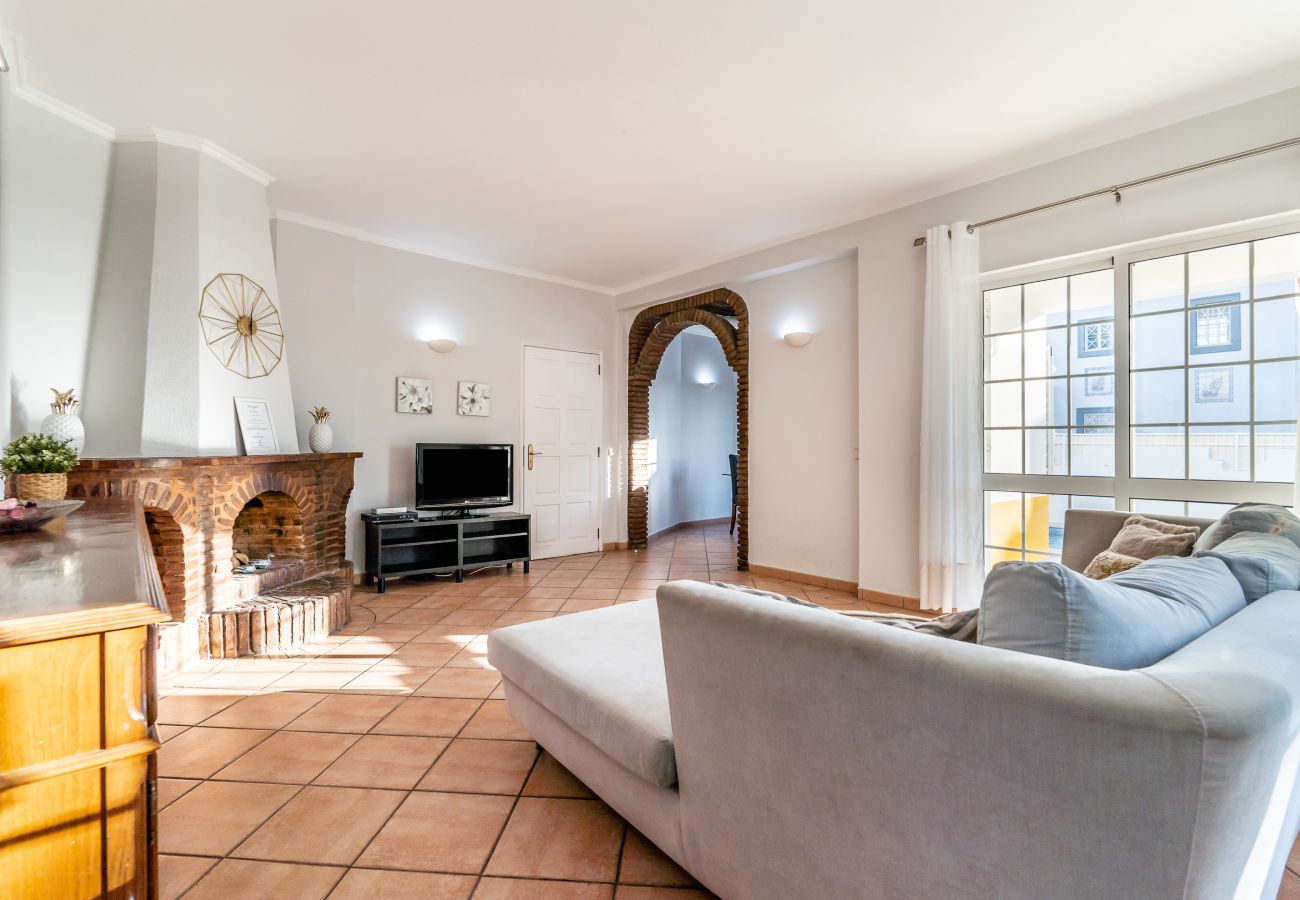 Villa in Galé - Pet-Friendly with Private Pool Close to the Beach