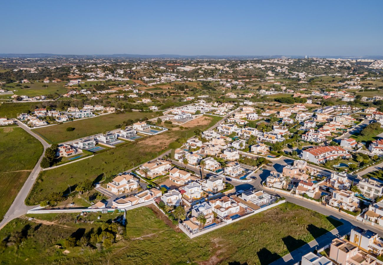 Villa in Galé - Pet-Friendly with Private Pool Close to the Beach