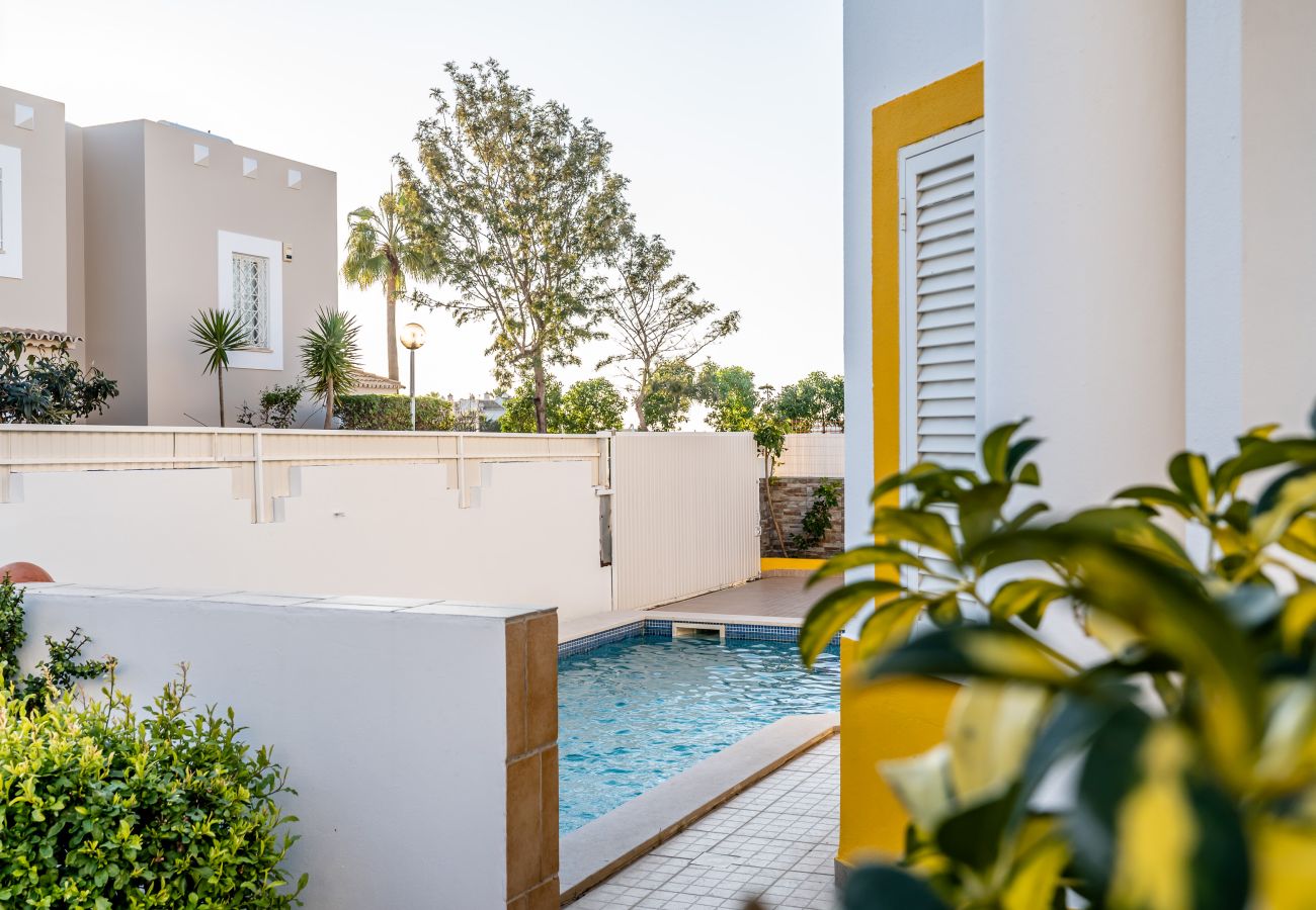 Villa in Galé - Pet-Friendly with Private Pool Close to the Beach