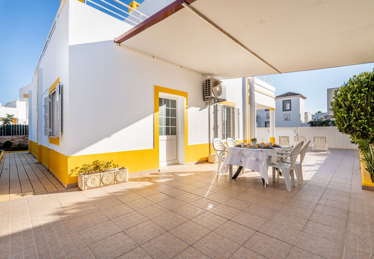 Villa in Galé - Pet-Friendly with Private Pool Close to the Beach
