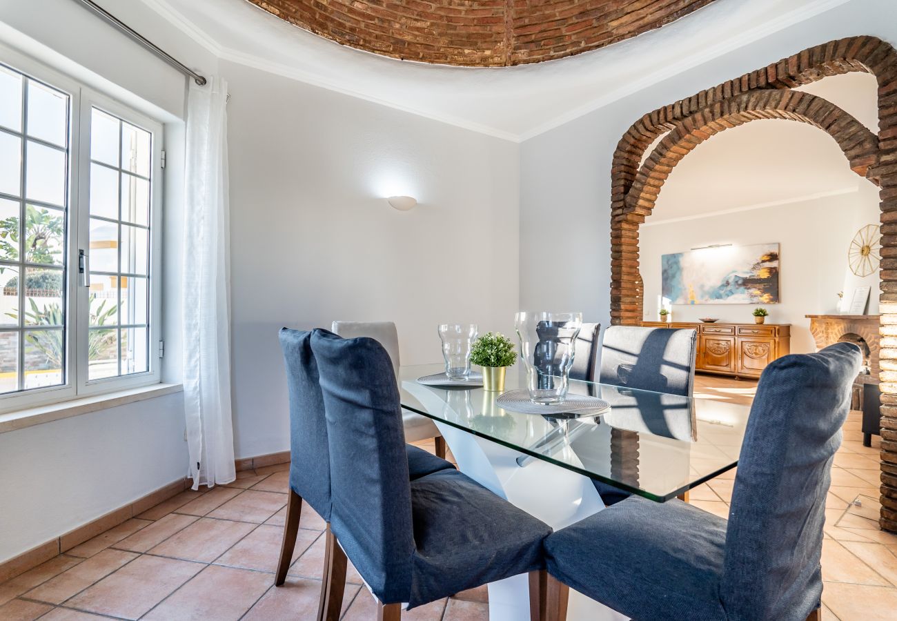 Villa in Galé - Pet-Friendly with Private Pool Close to the Beach