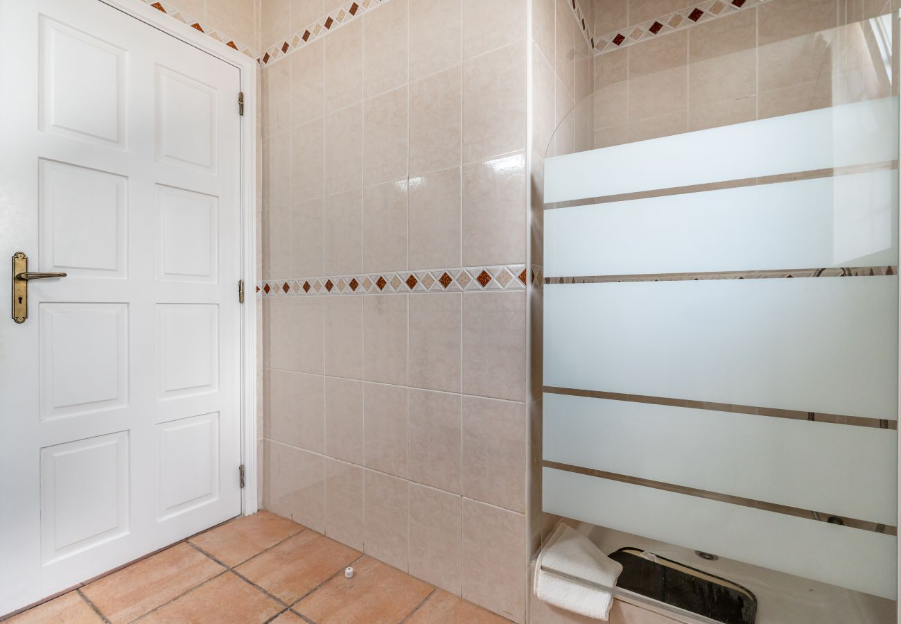 Villa in Galé - Pet-Friendly with Private Pool Close to the Beach