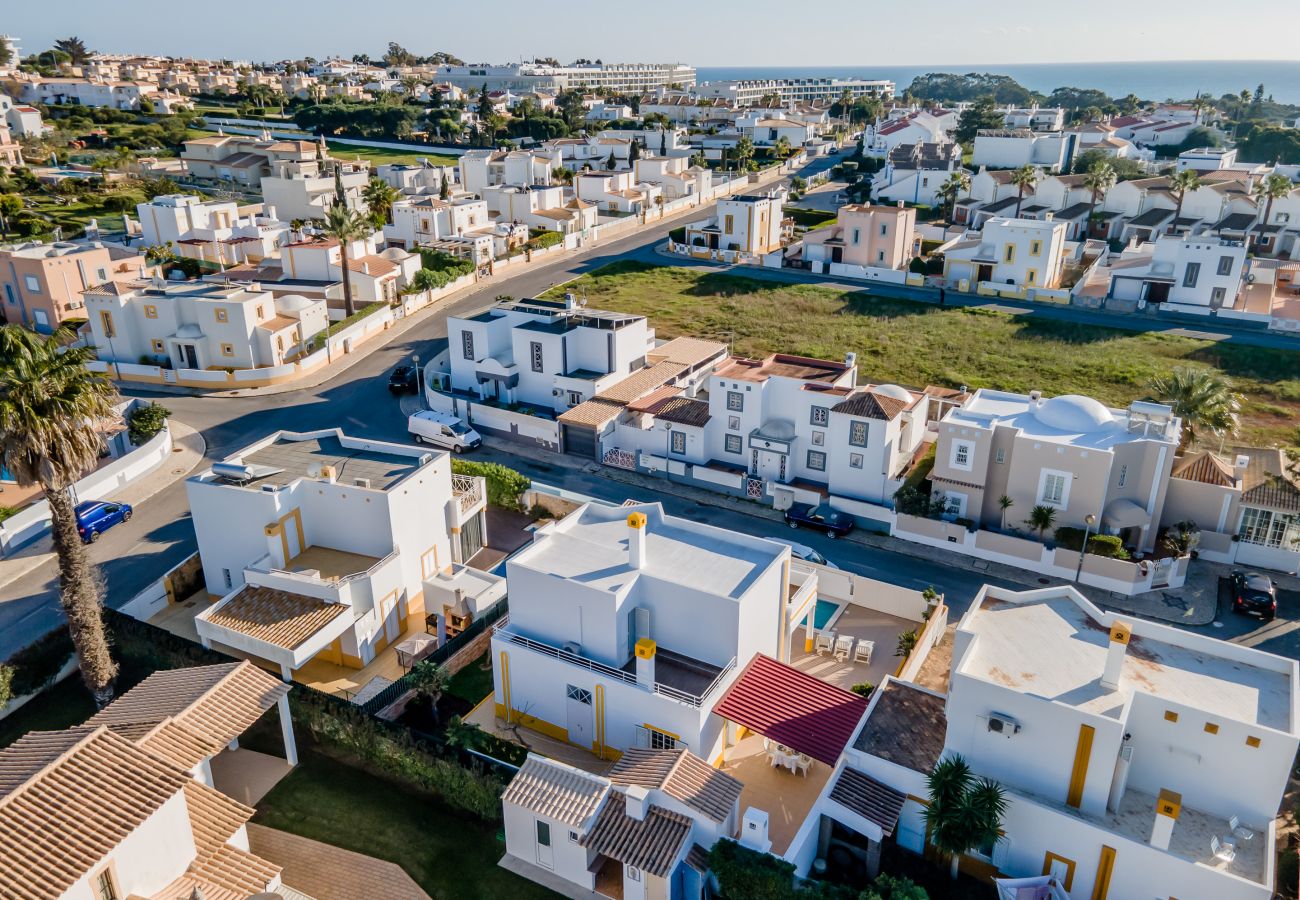 Villa in Galé - Pet-Friendly with Private Pool Close to the Beach