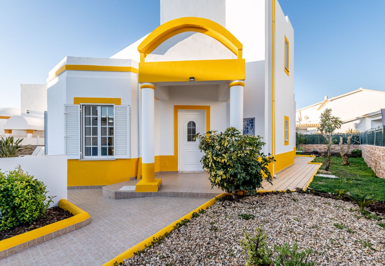 Villa in Galé - Pet-Friendly with Private Pool Close to the Beach