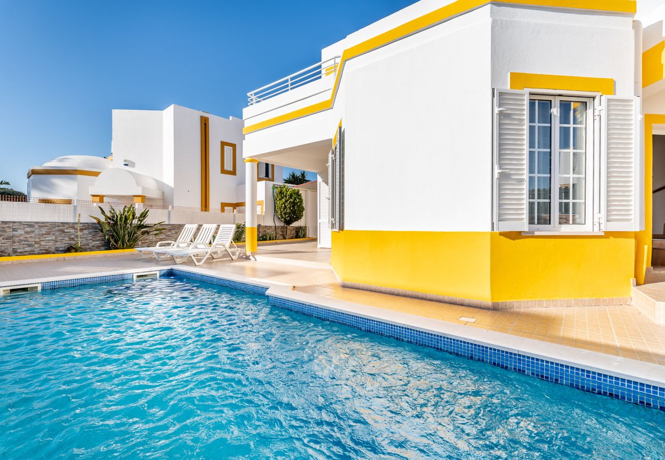 Villa in Galé - Pet-Friendly with Private Pool Close to the Beach