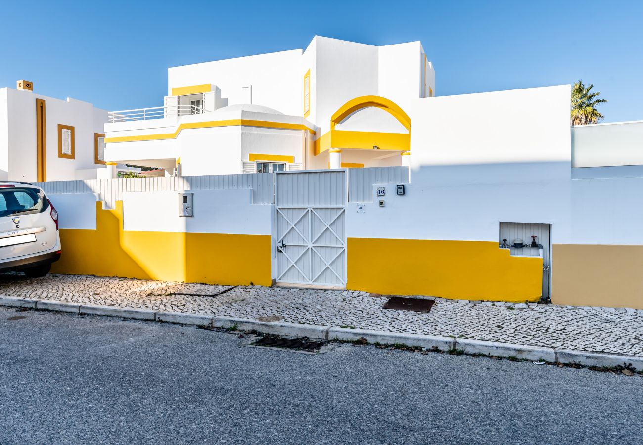 Villa in Galé - Pet-Friendly with Private Pool Close to the Beach