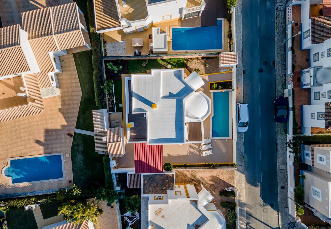 Villa in Galé - Pet-Friendly with Private Pool Close to the Beach