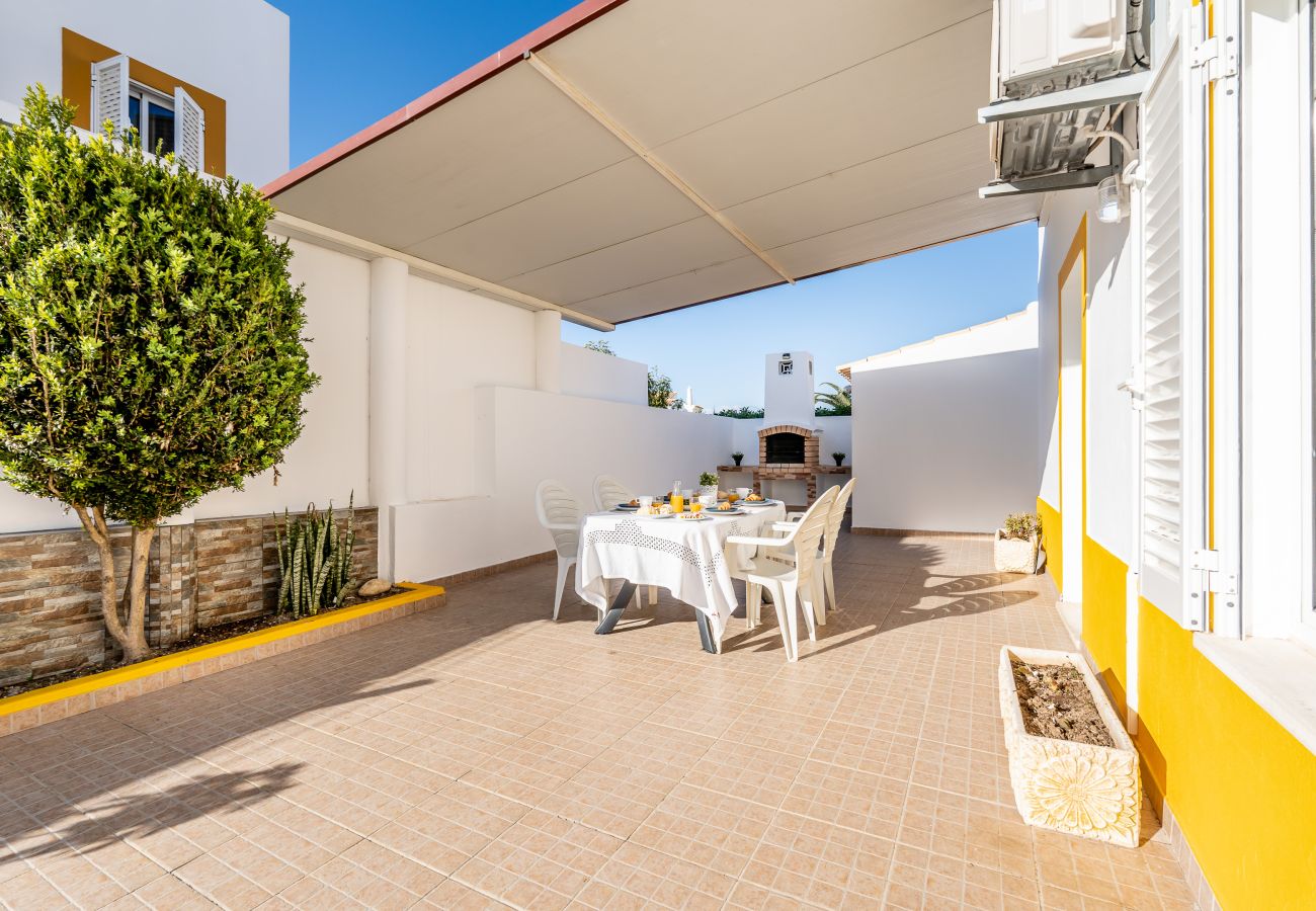 Villa in Galé - Pet-Friendly with Private Pool Close to the Beach