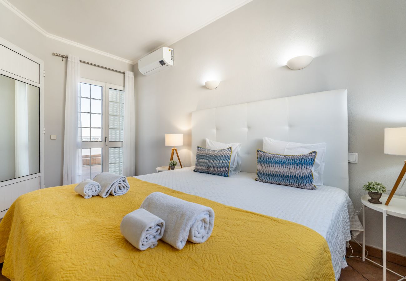 Villa in Galé - Pet-Friendly with Private Pool Close to the Beach