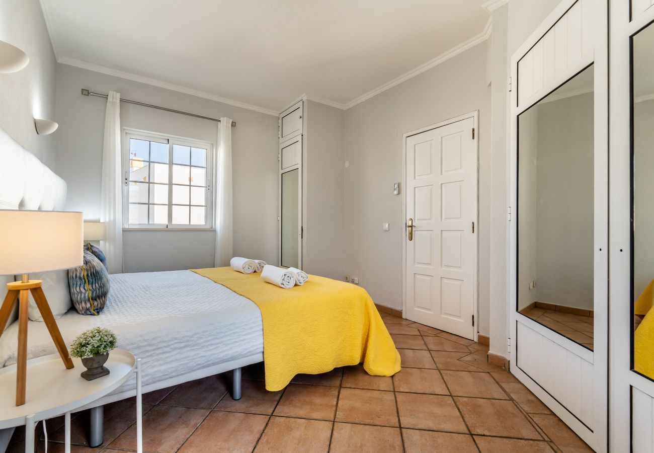 Villa in Galé - Pet-Friendly with Private Pool Close to the Beach