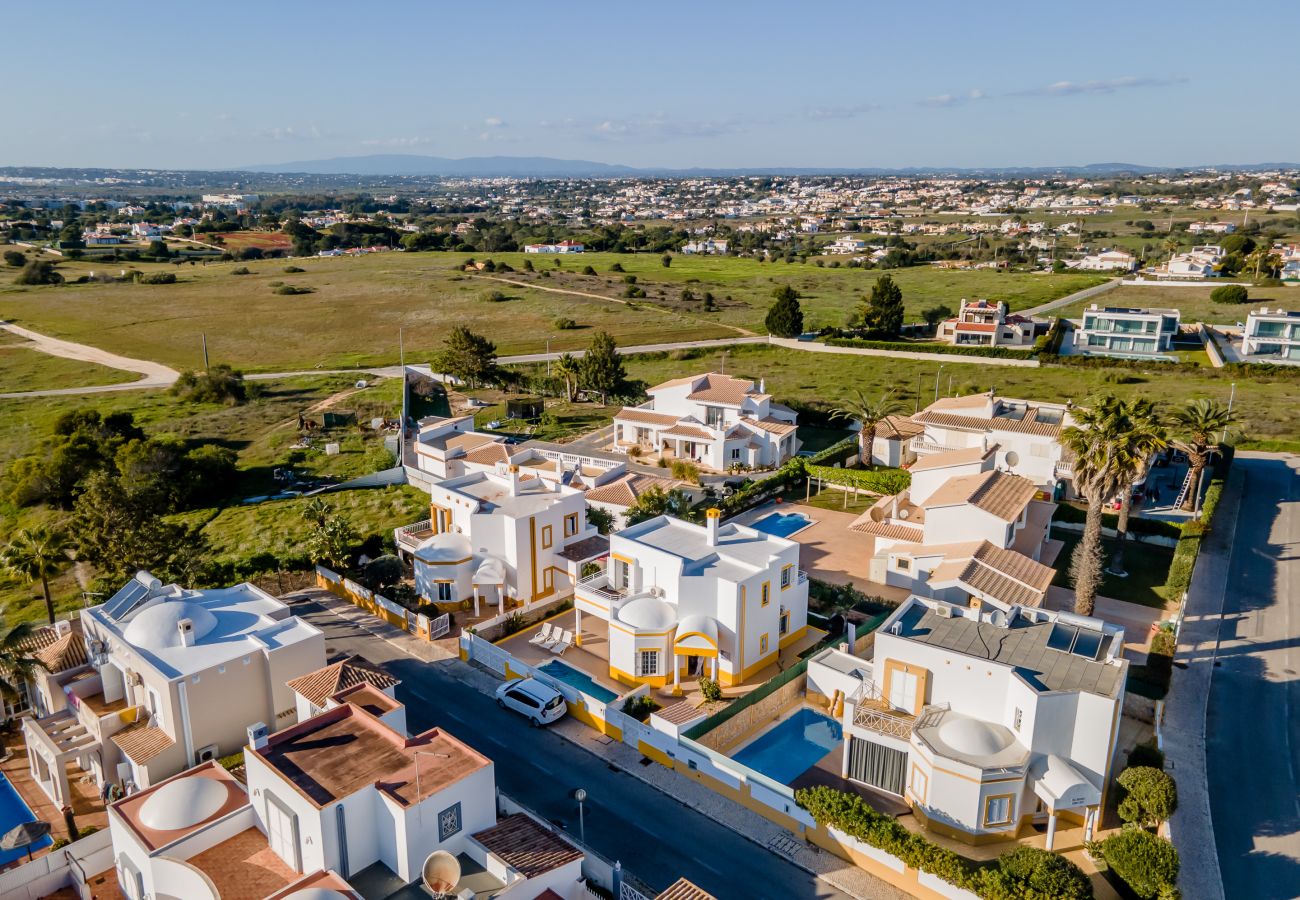 Villa in Galé - Pet-Friendly with Private Pool Close to the Beach