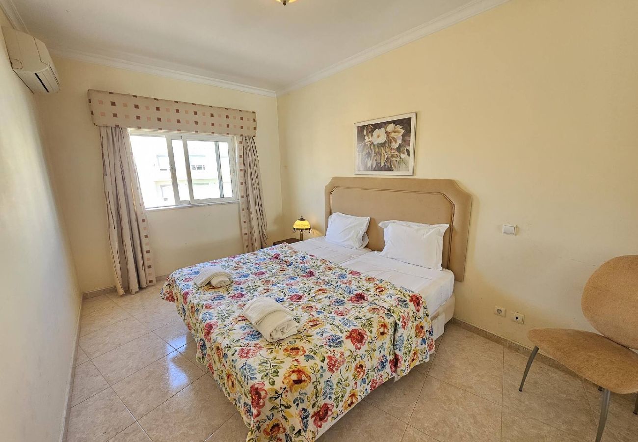 Apartment in Quarteira - Falesia Marina T3