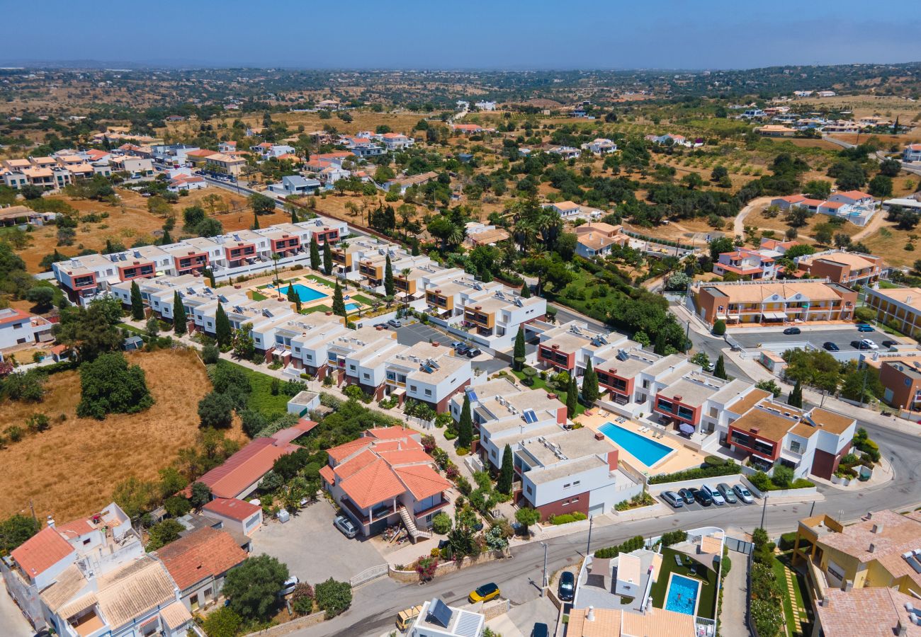 Apartment in Guia - Vitismar com piscinas e Jardim