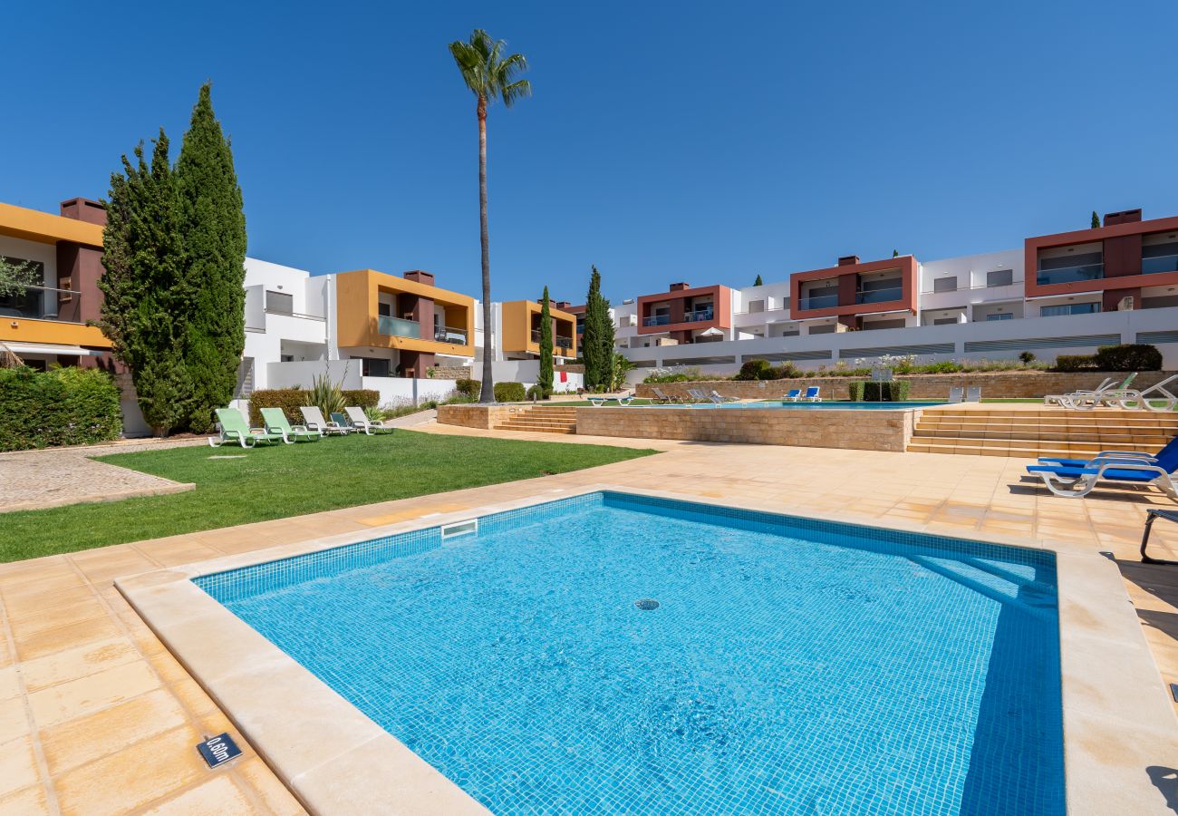 Apartment in Guia - Vitismar com piscinas e Jardim