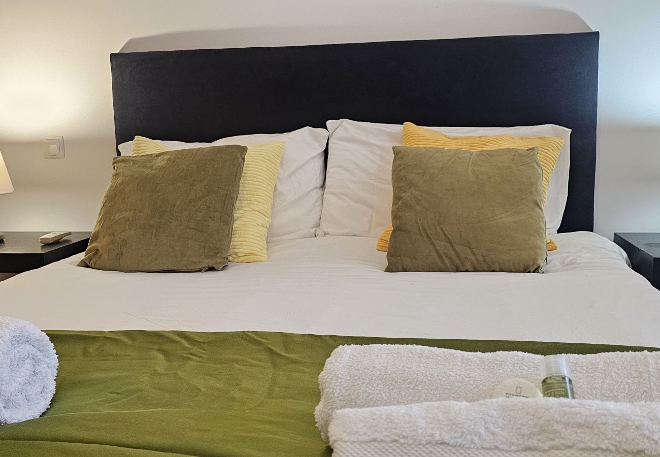 Apartment in Guia - Vitismar II com piscina, jardim e garagem