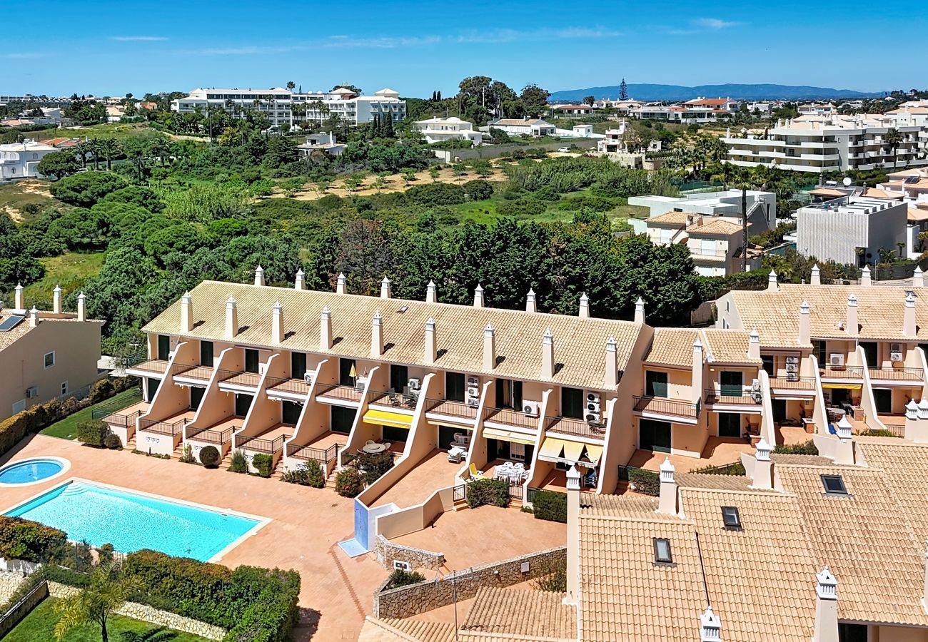 Terraced House in Albufeira - Villa Sun Rafael — Moradia Geminada com Piscina