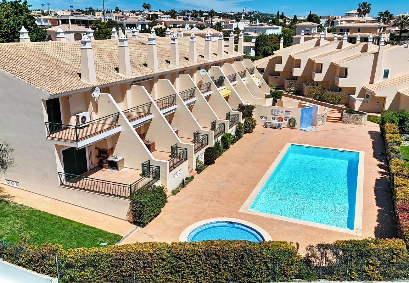 Terraced House in Albufeira - Villa Sun Rafael — Moradia Geminada com Piscina