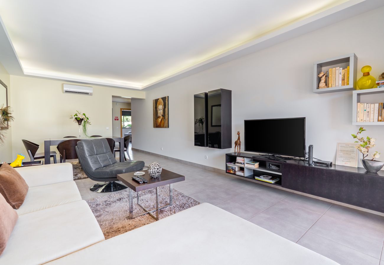 Appartement à Guia - Vitismar com piscinas e Jardim