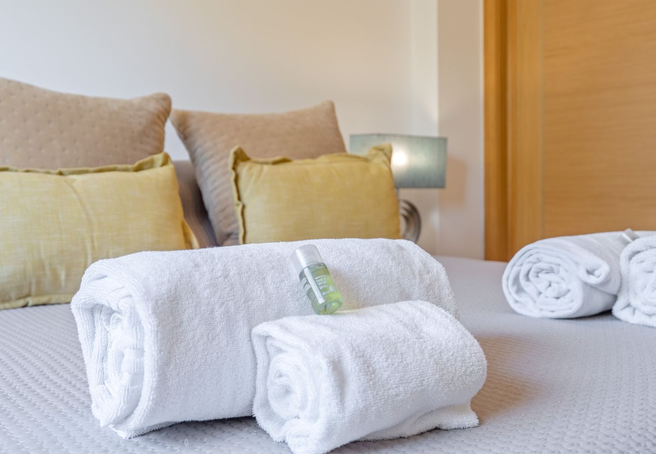 Appartement à Guia - Vitismar com piscinas e Jardim