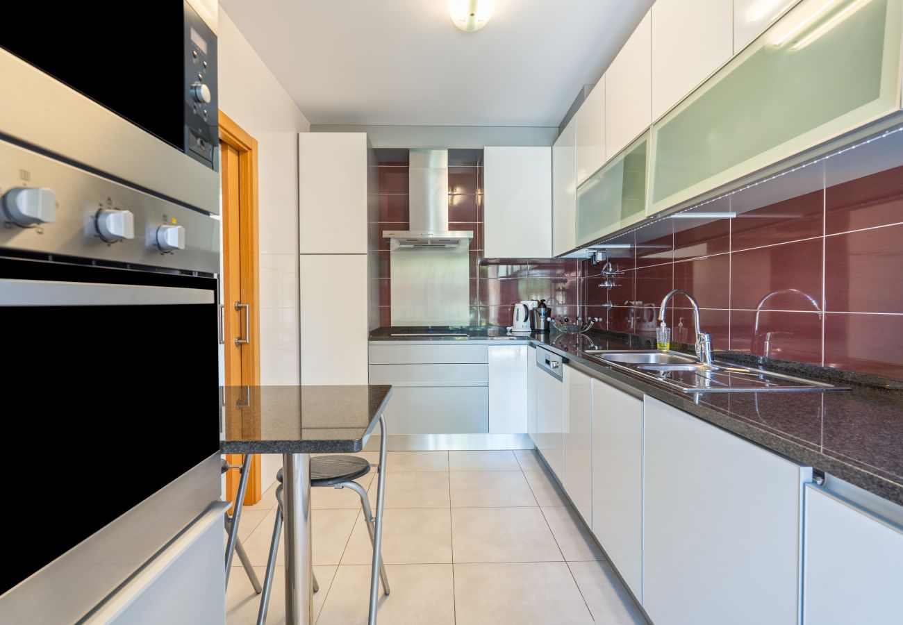 Appartement à Guia - Vitismar com piscinas e Jardim