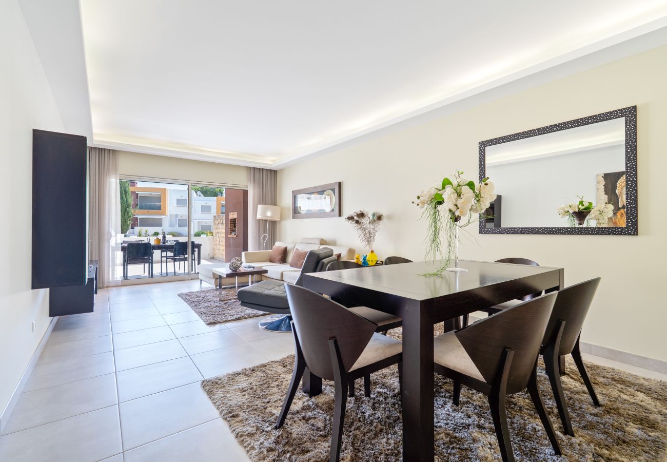 Appartement à Guia - Vitismar com piscinas e Jardim