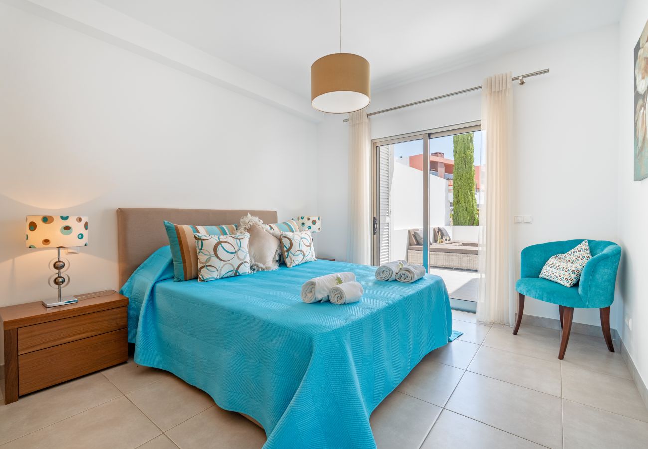 Appartement à Guia - Vitismar com piscinas e Jardim