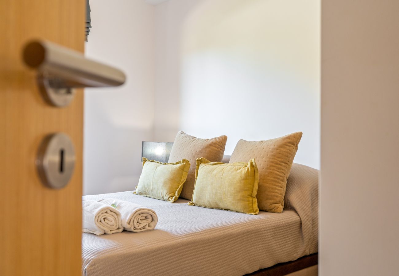 Appartement à Guia - Vitismar com piscinas e Jardim