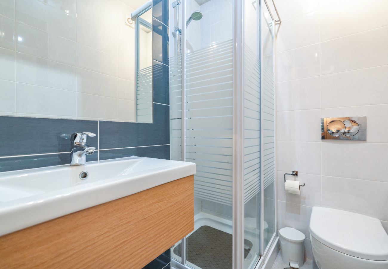 Appartement à Guia - Vitismar com piscinas e Jardim