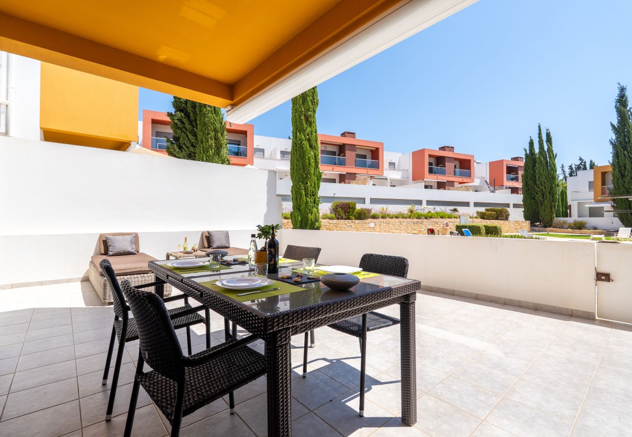 Appartement à Guia - Vitismar com piscinas e Jardim